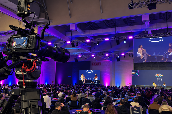 Iluminação para eventos filmados ou transmitidos ao vivo: o que considerar para uma imagem profissional